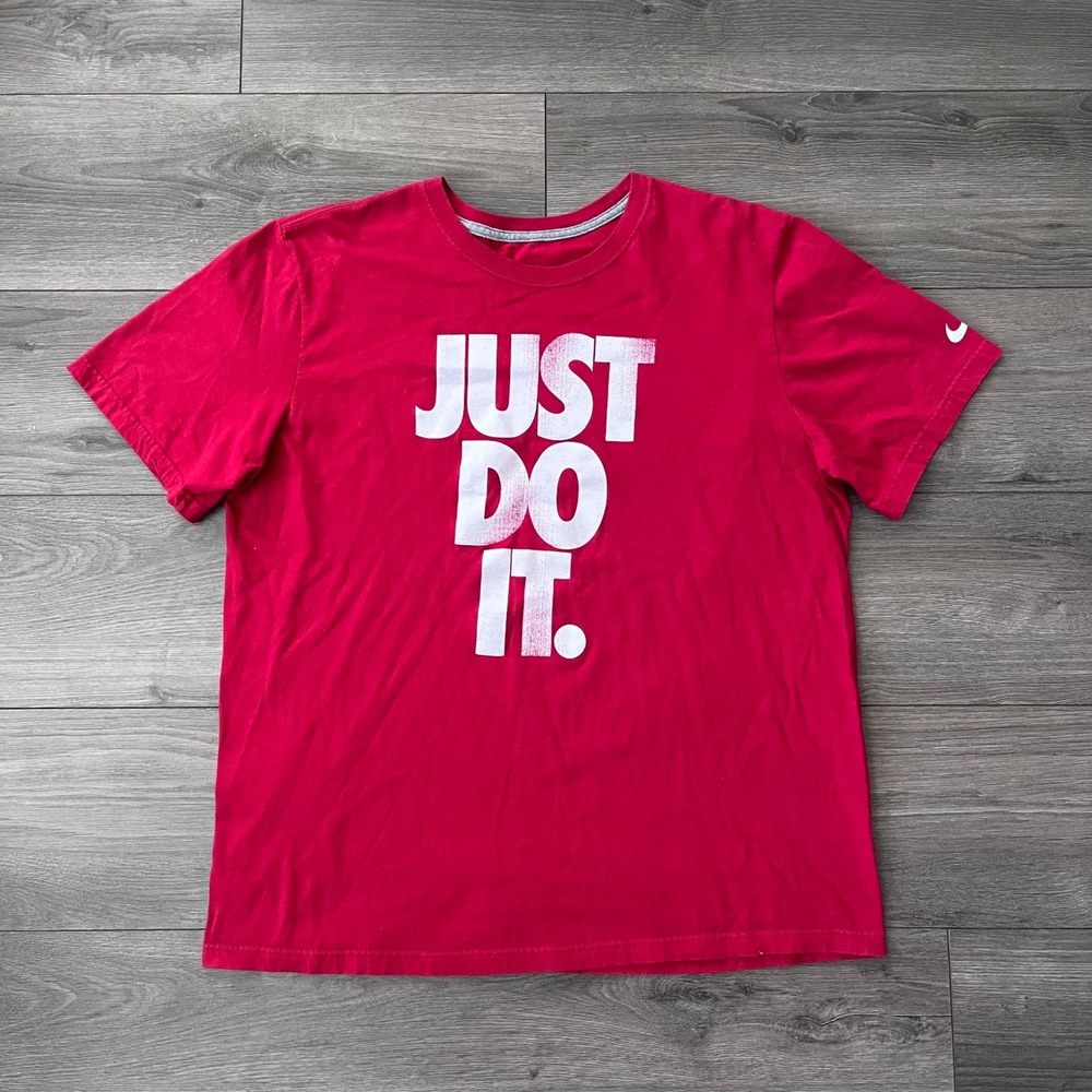 Nike Just Do It Graphic Tee Red Mens XL Regular Fit Short Sleeve Cotton T-Shirt